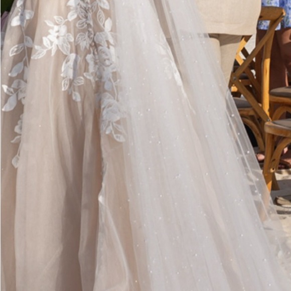 Allure Bridals Cream Wedding Dress with White Floral Details - Picture 3 of 4